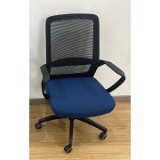 Офісне крісло Iron чорне із синім Signal-k