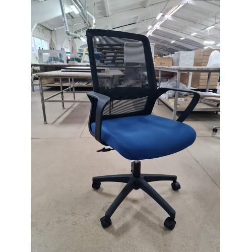 Офисное кресло Iron черное с синим Signal-k
